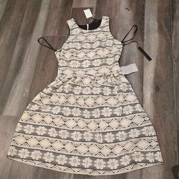 Felicity and Coco Dress - Picture 2 of 6